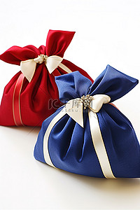中秋背景图片_两个红色蓝色天鹅绒小袋，里面有蝴蝶结