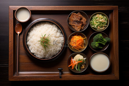 韩国餐，托盘里有米饭