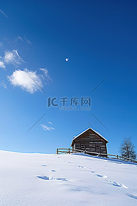 雪地背景图片_蓝天