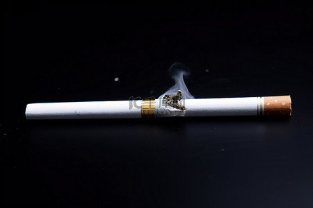 芙蓉王香烟背景图片_破碎的烟草香烟