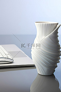 桌子上有杯子的白色花瓶