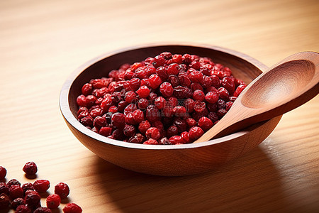 木碗里的小红莓