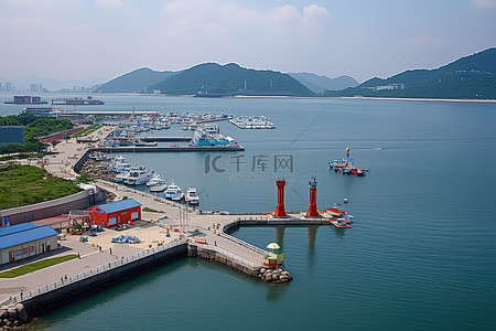 游船背景图片_清州湾有一个港口，有一个游船码头