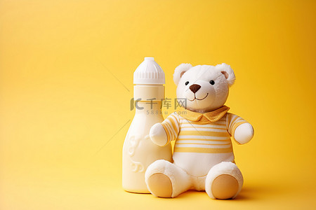养老育儿背景图片_两只毛绒动物拿着一瓶配方奶