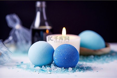 盐浴背景图片_蓝色蜡烛芳香疗法和盐