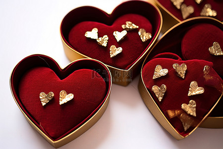 情人节礼品盒是珠宝店的新趋势，这些漂亮的盒子有美丽的心形形状