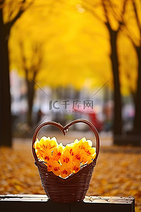 一个装有郁金香和秋叶的篮子，里面有一个心形牌匾