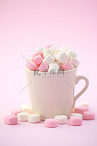 大枣茶杯子背景图片_粉色杯子里的彩色棉花糖