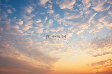海纳云平台背景图片_德克萨斯州科罗纳海上空的云彩日落肖像