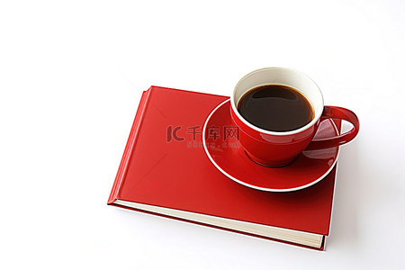 白色背景上的一本红书和一杯咖啡