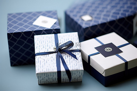 礼物背景图片_尖头字母组合礼品盒蓝色