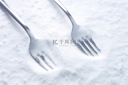 雪地里的刀叉糖瘾 photo