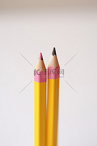 办公背景图片_白色表面上的两支闪亮的铅笔