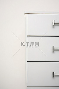 厨柜标志背景图片_带抽屉和旋钮的白色厨柜