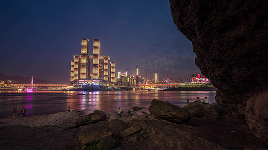 重庆来福士夜景摄影照片_重庆夜景来福士移动实拍