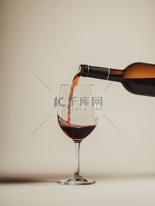 酒背景图片_葡萄酒倒进红酒杯子素材
