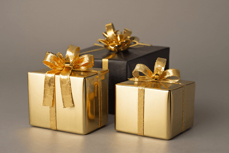 金色精致礼品盒子摄影配图