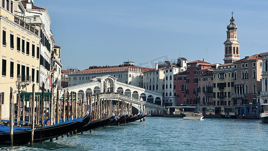 威尼斯黄金大运河摄影照片_冬季早晨意大利威尼斯黄金大运河与两岸的历史建筑