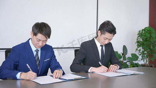 双方企业领导签署协议合同
