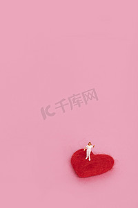 红色爱心粉色背景图片