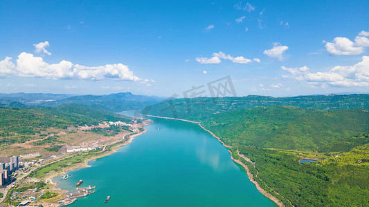 风景实拍摄影照片_航拍蓝天白云万里长江两岸青山轮船祖国山河祖国风光