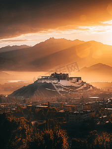 西藏拉萨布达拉宫日出