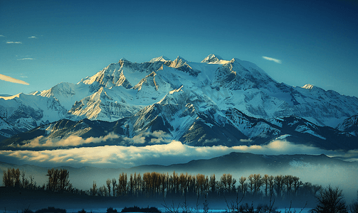 原生态摄影照片_喀纳斯雪山晨雾