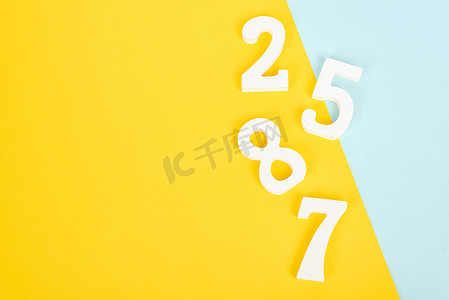 2587数字黄蓝拼色背景
