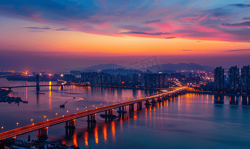 鹦鹉洲大桥摄影照片_夕阳晚霞下的武汉鹦鹉洲大桥夜景