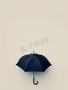 谷雨中国风摄影照片_雨天纸伞简约