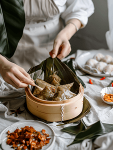 红枣粽摄影照片_端午节肉粽吃粽子