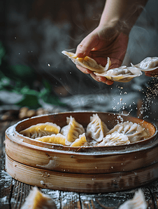 饺子皮图片摄影照片_包水饺手部特写