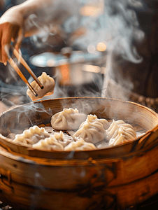 饺子皮图片摄影照片_包水饺手部特写