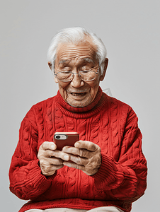 关爱空巢老人摄影照片_亚洲人老人使用手机