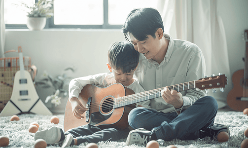 学龄儿童摄影照片_亚洲人父亲和男孩在弹吉他