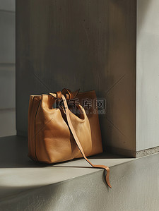 灰色背景图片_咖啡色的手提袋电商展示设计