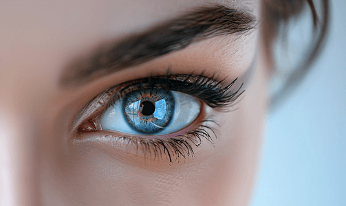 女人眼睛瞳孔眼科