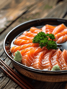 木桌上的生鱼片鲑鱼日本料理筷子和芥末