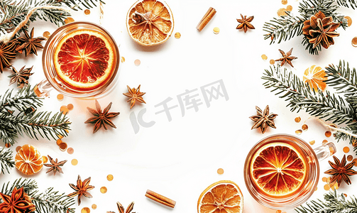 红色边框边框摄影照片_圣诞水彩边框配啤酒和干橙子