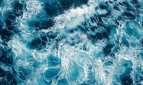 海洋中的海泡沫暗水风暴波顶视图