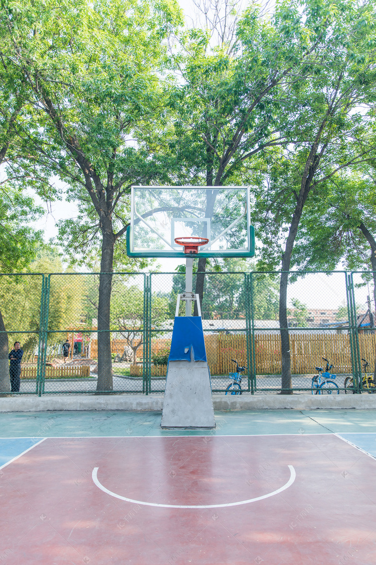 大学校园篮球场2高清摄影大图-千库网