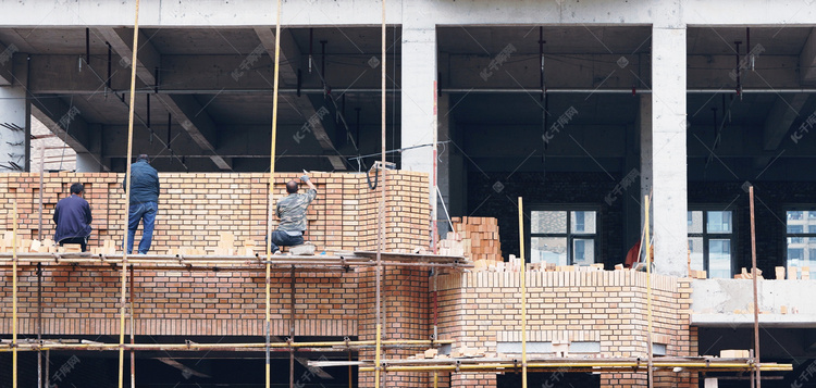 建筑楼房砌墙工人