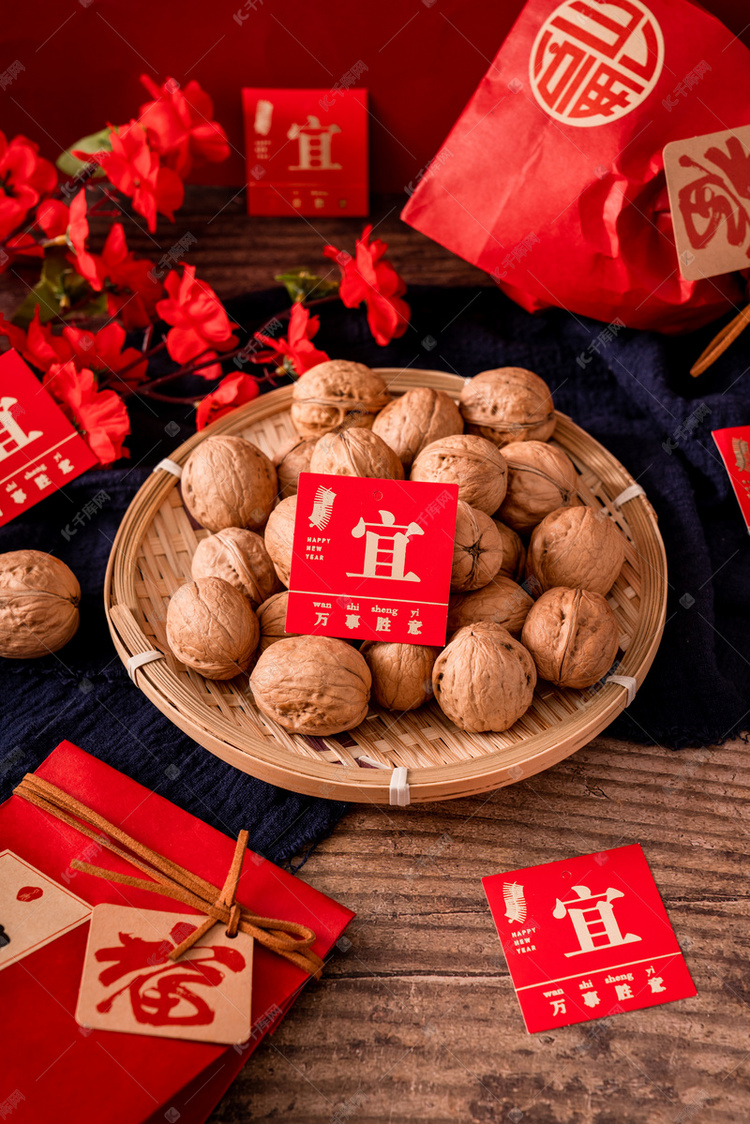新年春节核桃坚果年货干果摆拍摄影图配图