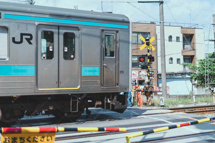 jr电车白天上午电车轨道日本电车站旅拍摄影图配图高清摄影大图-千库