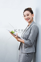戴眼镜的职业女性