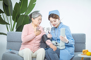 看病白天患者护士医院检查摄影图配图人物