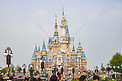 上海迪士尼白天迪士尼城堡室外风景实拍摄影图配图