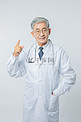 医疗医生白天穿着白大褂的男医生室内手指抬起来摄影图配图人物