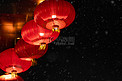红色冬天中国年灯笼