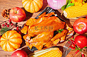 感恩节白天烤鸡室内南瓜摄影图配图